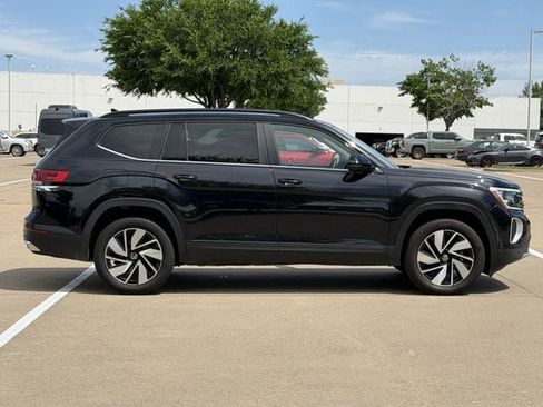 Used 2025 Volkswagen Atlas SE image 3