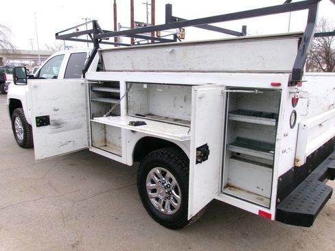 Used 2017 Chevrolet Silverado 3500 LT image 2