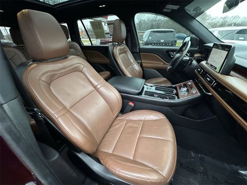 Used 2023 Lincoln Aviator Reserve w/ Equipment Group 201A image 26