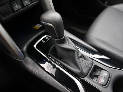 Used 2022 Toyota Corolla Cross XLE w/ Convenience Package image 30