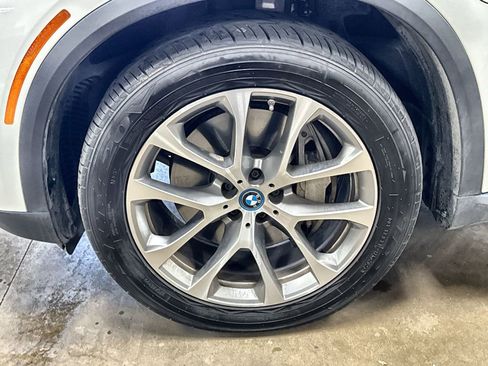 Used 2025 BMW X5 xDrive50e image 33
