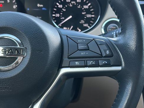 Used 2017 Nissan Rogue SL w/ SL Premium Package image 16