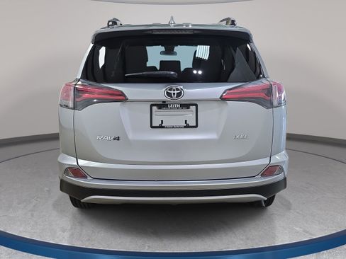 Used 2018 Toyota RAV4 XLE FWD image 7