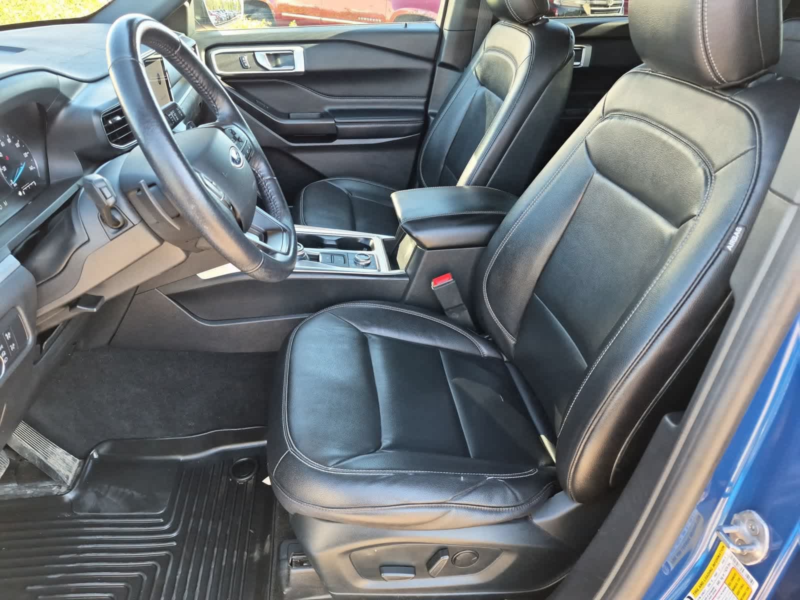 Used 2020 Ford Explorer XLT w/ Equipment Group 202A AWD/4WD image 16