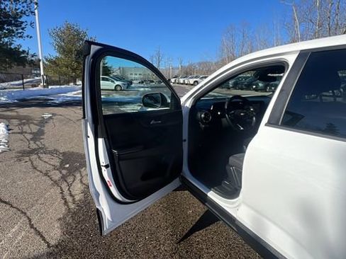 Used 2025 Chevrolet Equinox LT image 22