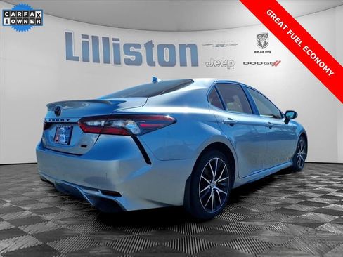 Used 2023 Toyota Camry SE image 6