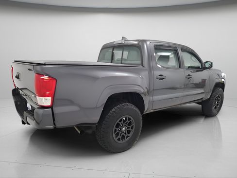 Used 2016 Toyota Tacoma SR w/ Towing Package AWD/4WD image 6