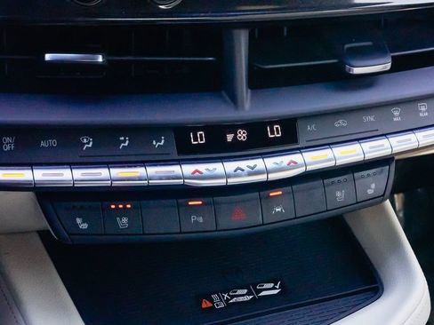 Used 2021 Cadillac CT4 Premium Luxury RWD image 16