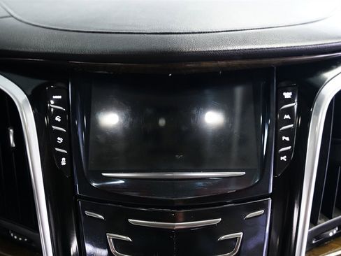 Used 2018 Cadillac Escalade Premium Luxury image 21