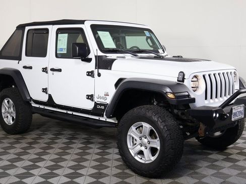 Used 2018 Jeep Wrangler Unlimited Sport S AWD/4WD image 3