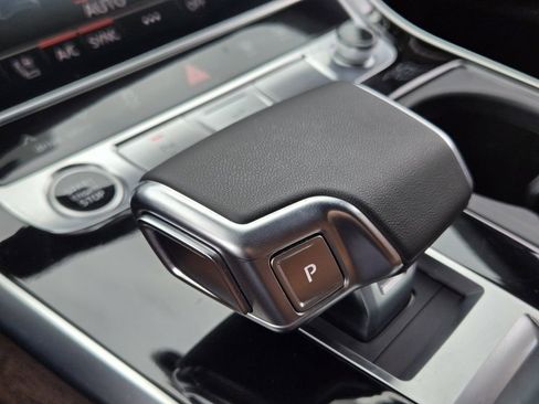 Certified 2025 Audi Q8 Prestige image 26