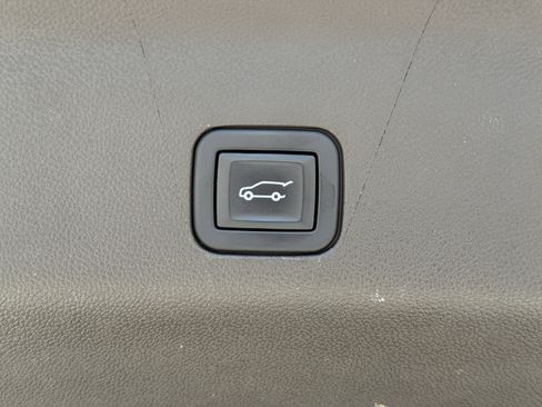 Certified 2022 Cadillac Escalade Premium Luxury w/ Performance Package image 11