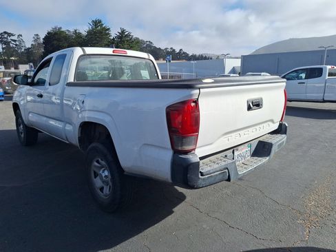 Used 2018 Toyota Tacoma SR RWD image 5