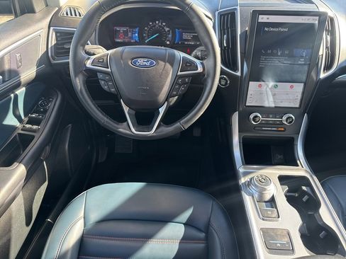 Used 2024 Ford Edge SEL w/ Sport Appearance Package image 11
