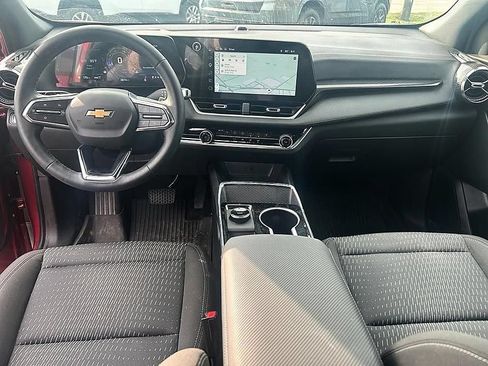 Used 2026 Chevrolet Equinox LT AWD/4WD image 18