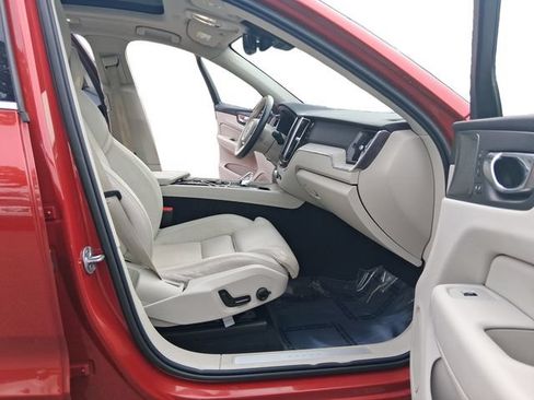 Used 2022 Volvo XC60 B5 Inscription w/ Advanced Package FWD image 17