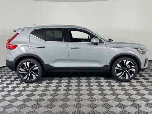 Certified 2024 Volvo XC40 B5 Plus w/ Climate Package AWD/4WD image 5