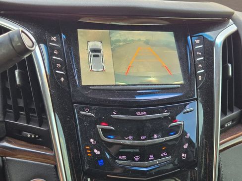 Used 2016 Cadillac Escalade Premium RWD image 31