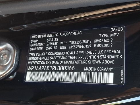 Used 2024 Porsche Macan AWD/4WD image 27