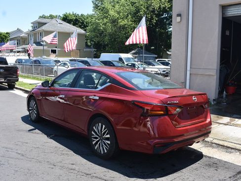 Used 2025 Nissan Altima 2.5 SV FWD image 8