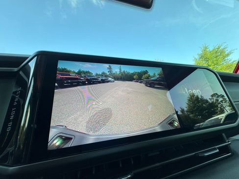 New 2025 Jeep Gladiator Sport image 17