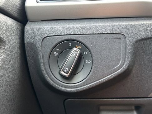 Used 2022 Volkswagen Atlas SE w/ Black Wheel Package image 25