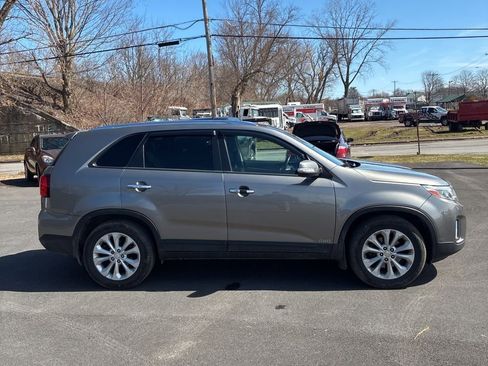 Used 2015 Kia Sorento EX w/ EX V6 Touring Package image 3
