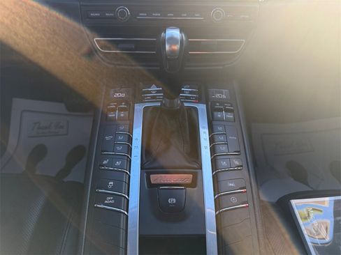 Used 2019 Porsche Macan S image 11