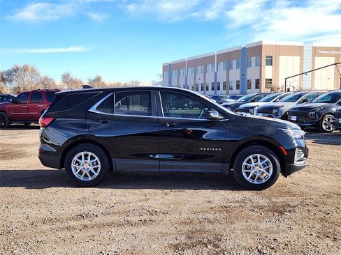 Used 2024 Chevrolet Equinox LT image 2