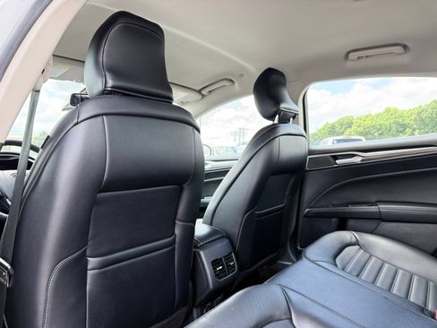 Used 2018 Ford Fusion SE w/ Equipment Group 602A FWD image 16