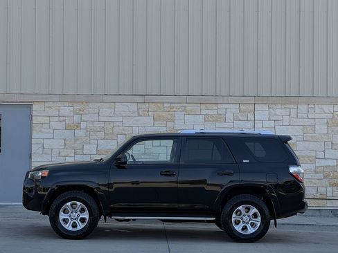 Used 2015 Toyota 4Runner SR5 AWD/4WD image 3