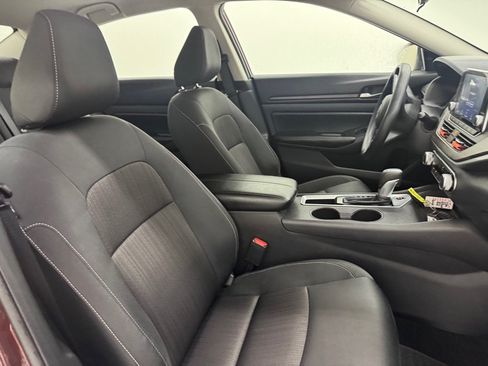 Used 2025 Nissan Altima 2.5 SV FWD image 14