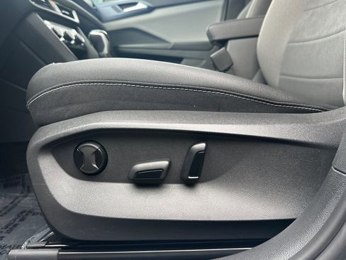 Used 2023 Volkswagen Taos SE image 13