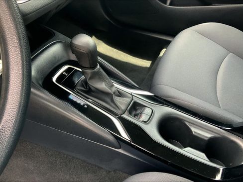 Used 2022 Toyota Corolla LE FWD image 16