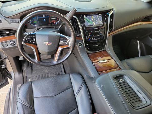 Used 2019 Cadillac Escalade ESV Luxury RWD image 14