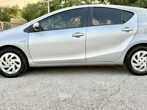 Used 2016 Toyota Prius C Three FWD image 8