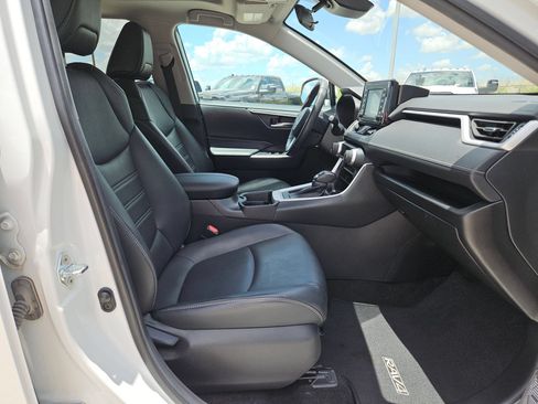 Used 2021 Toyota RAV4 XLE Premium FWD image 27