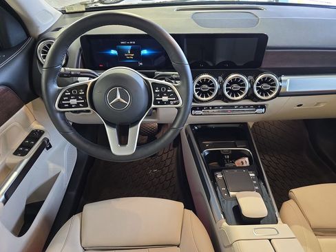 Certified 2022 Mercedes-Benz GLB 250 4MATIC w/ Premium Package Lite image 17