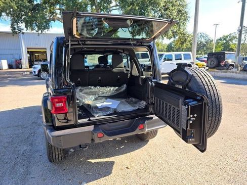 New 2025 Jeep Wrangler Unlimited Sahara w/ Safety Group AWD/4WD image 33
