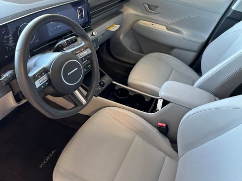 Certified 2025 Hyundai Kona SEL AWD/4WD image 10