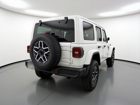Used 2025 Jeep Wrangler Sahara image 9
