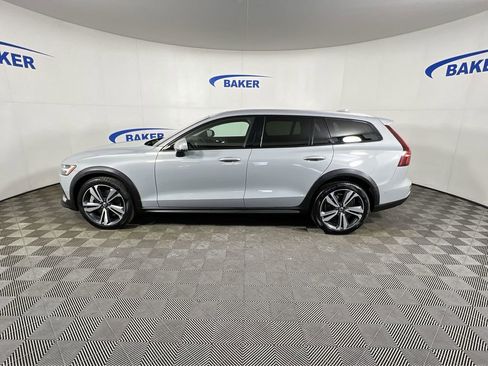 Used 2025 Volvo V60 B5 Cross Country Plus AWD/4WD image 6