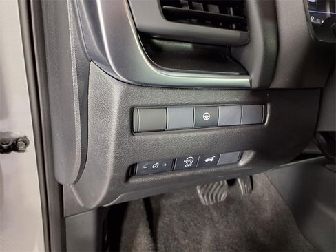 Used 2024 Nissan Rogue SV image 24