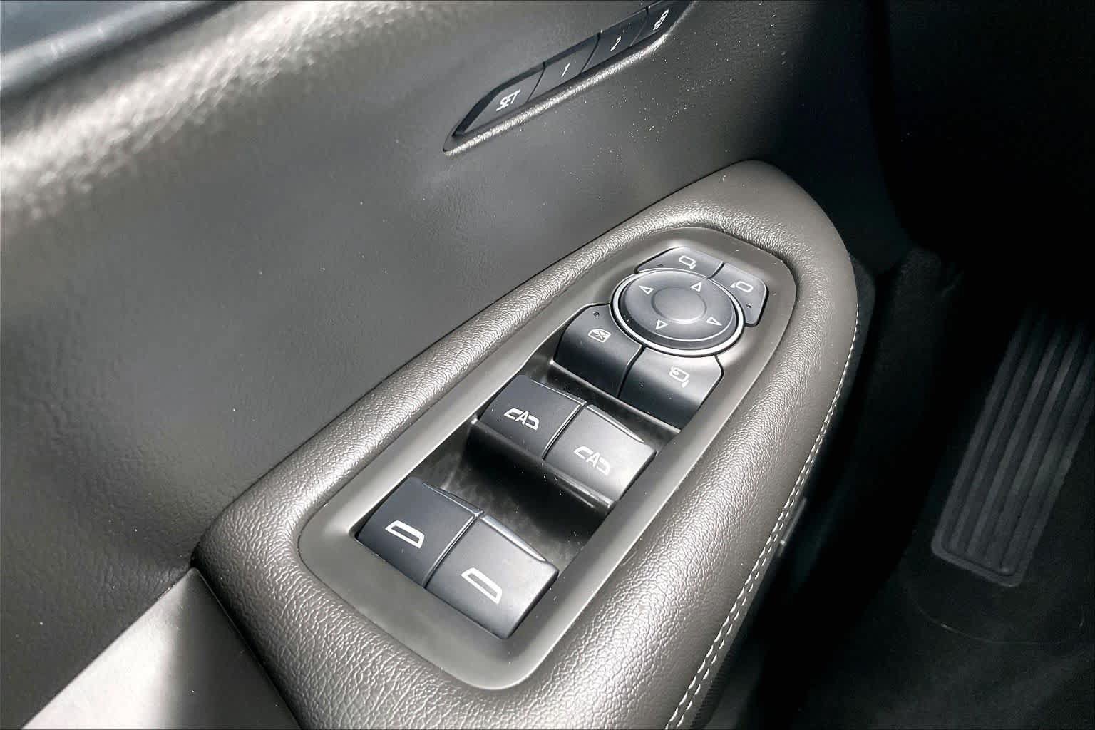 Used 2025 Cadillac XT6 Premium Luxury FWD image 35