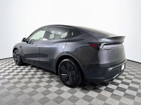 Used 2026 Tesla Model Y AWD image 5