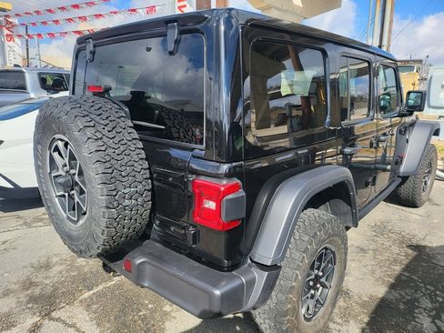 Used 2025 Jeep Wrangler Unlimited Rubicon w/ Convenience Group image 12