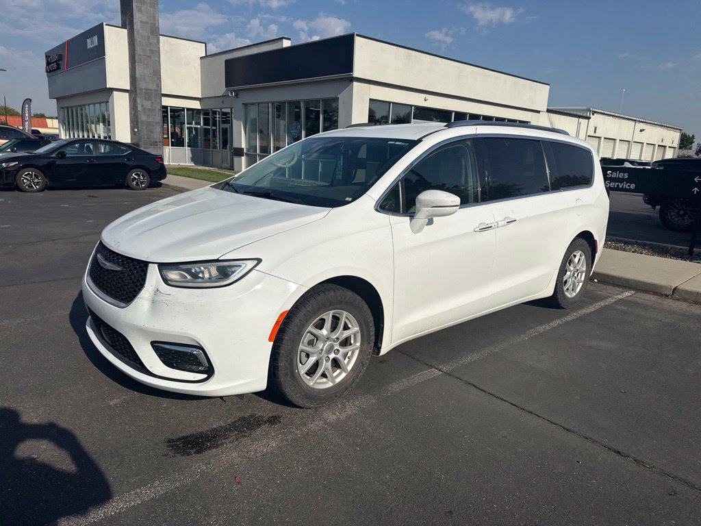 Used 2021 Chrysler Pacifica Touring-L FWD image 2