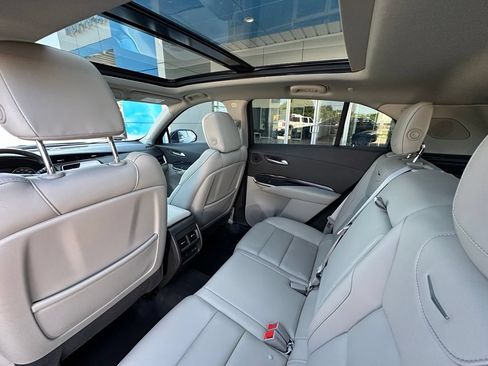 Used 2022 Cadillac XT4 Luxury w/ Cold Weather Package FWD image 24