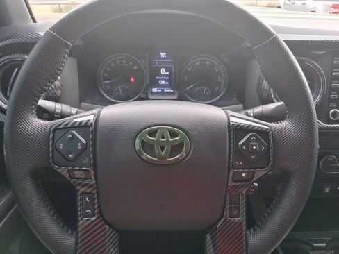 Used 2022 Toyota Tacoma TRD Off-Road w/ Technology Package image 16