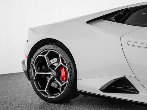 Used 2021 Lamborghini Huracan EVO RWD image 38